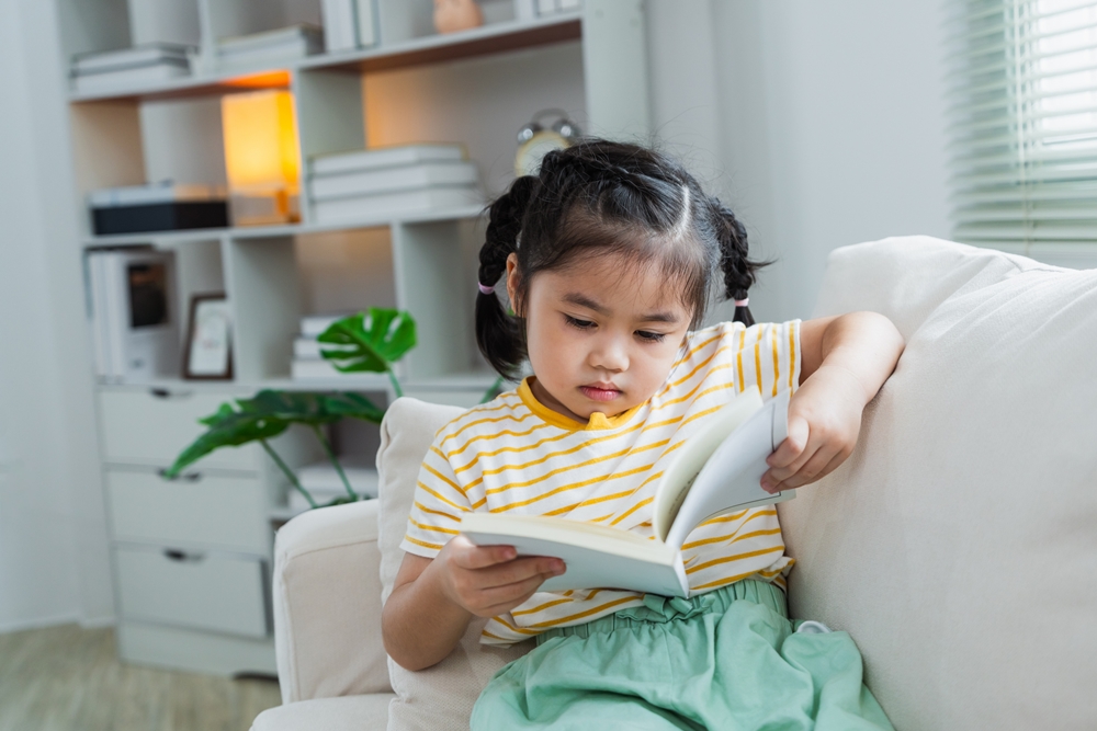 eye-elbow distance reading myopia