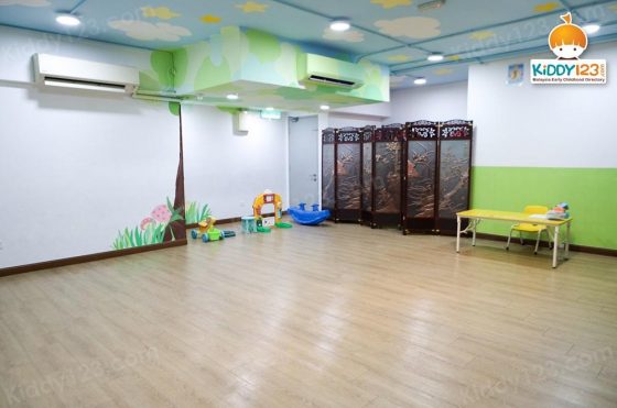 Bright Star Chinese Education (Primary School Day Care & Tuition), Desa Sri Hartamas (Kuala Lumpur)