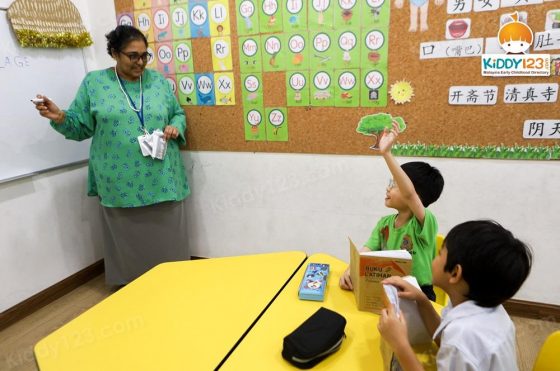 Bright Star Chinese Education (Primary School Day Care & Tuition), Desa Sri Hartamas (Kuala Lumpur)