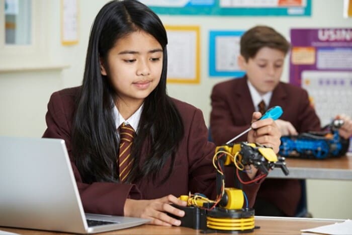 Public Schools vs Private Schools: Benefits, Quality and Costs