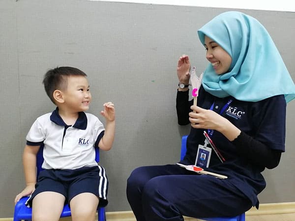 Benefits of using sign language as you teach