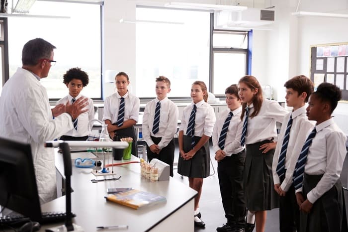 Chinese School vs International School: Which Is Better